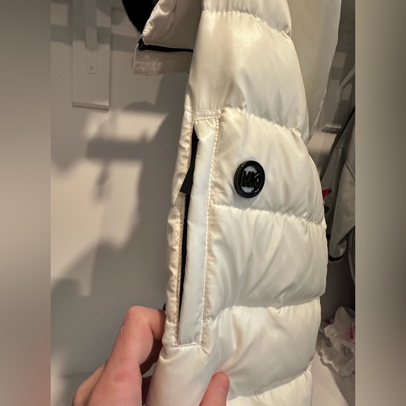 Micheal Micheal Kors faux fur white puffer quilted nylon coat w/belt plus scarf - Picture 6 of 11